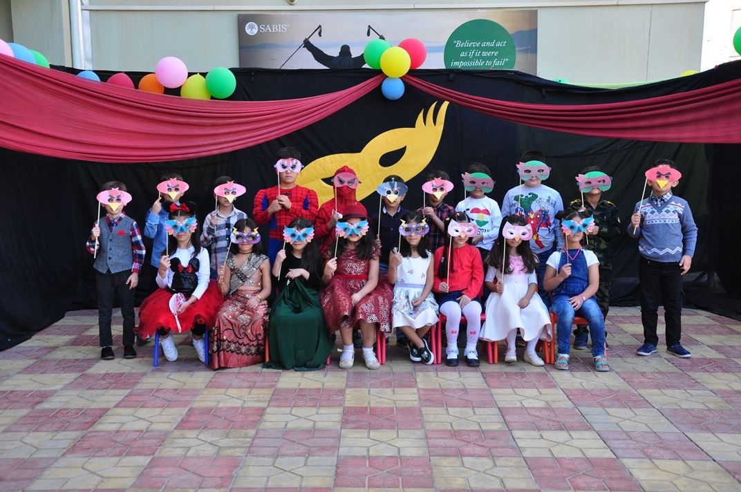 Zakho Students Attend Masquerade Party